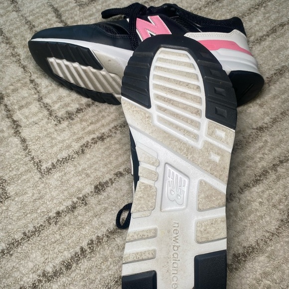 New Balance 997H sneakers in a women’s size 9 US (EU 40.5, UK 7). - Picture 6 of 16